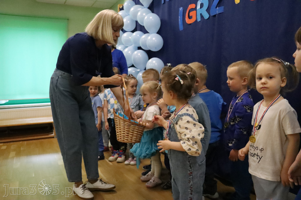 Fotorelacja: NIEBIESKIE IGRZYSKA w Przedszkolu Integracyjnym nr 3 w Zawierciu