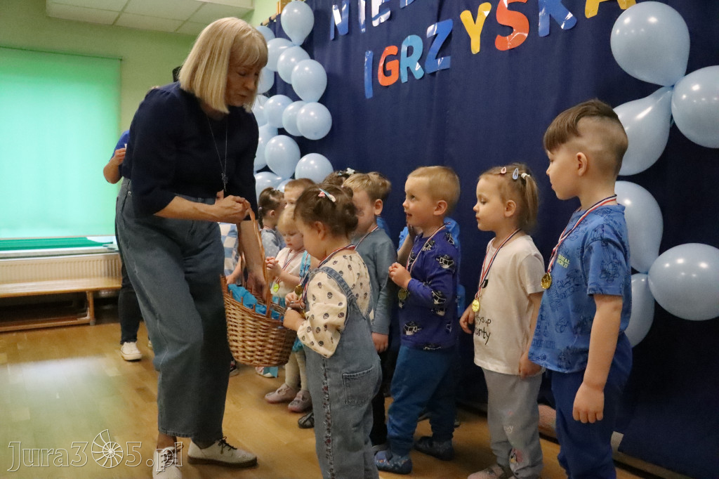 Fotorelacja: NIEBIESKIE IGRZYSKA w Przedszkolu Integracyjnym nr 3 w Zawierciu