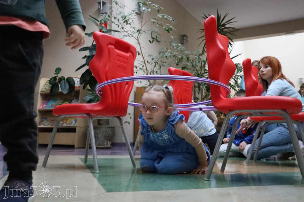 Fotorelacja: NIEBIESKIE IGRZYSKA w Przedszkolu Integracyjnym nr 3 w Zawierciu