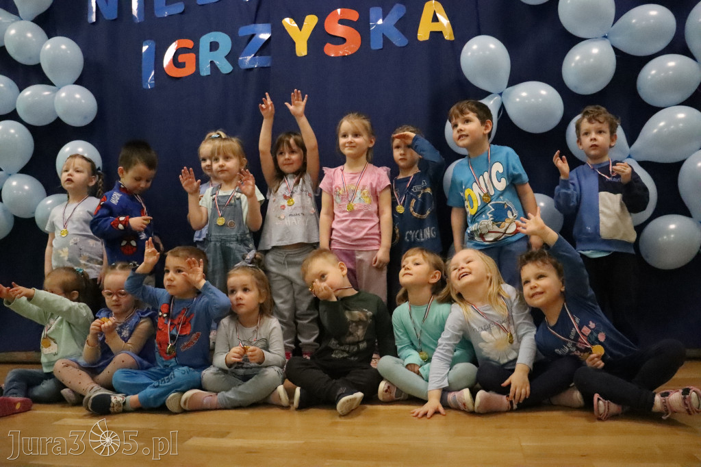 Fotorelacja: NIEBIESKIE IGRZYSKA w Przedszkolu Integracyjnym nr 3 w Zawierciu