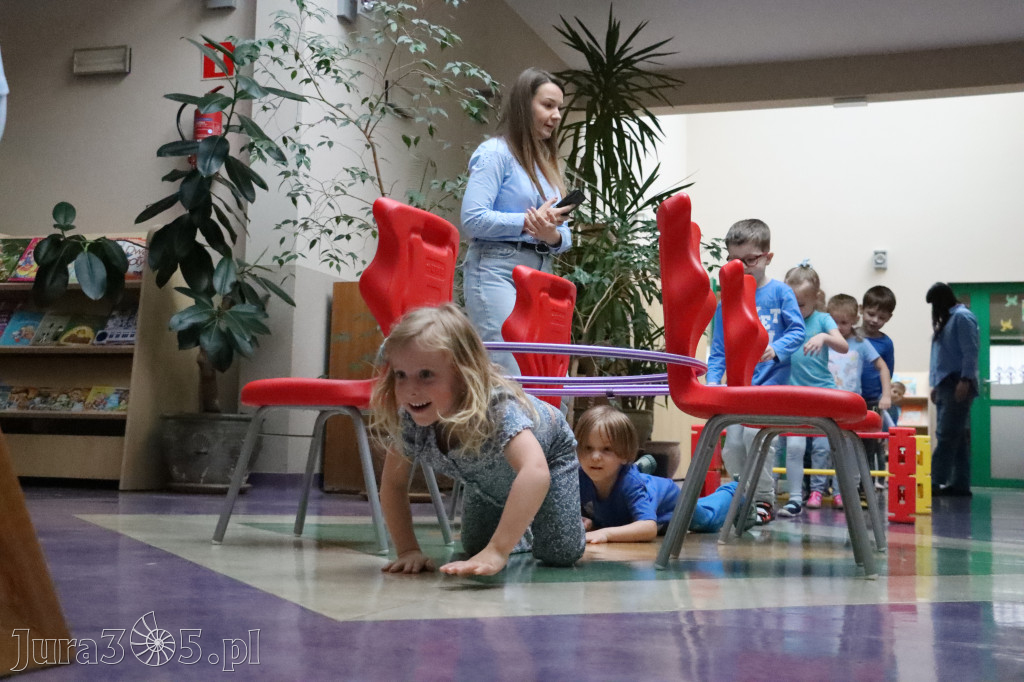 Fotorelacja: NIEBIESKIE IGRZYSKA w Przedszkolu Integracyjnym nr 3 w Zawierciu