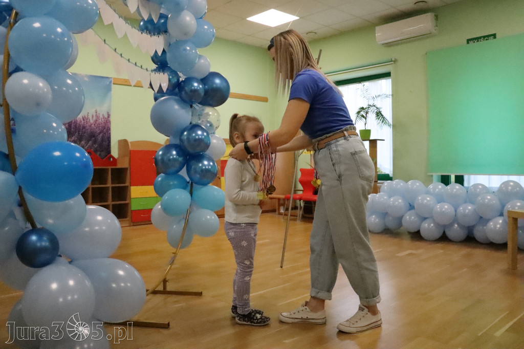 Fotorelacja: NIEBIESKIE IGRZYSKA w Przedszkolu Integracyjnym nr 3 w Zawierciu