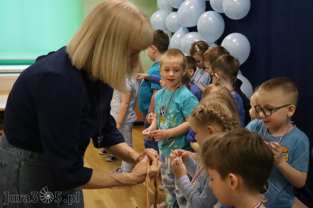Fotorelacja: NIEBIESKIE IGRZYSKA w Przedszkolu Integracyjnym nr 3 w Zawierciu
