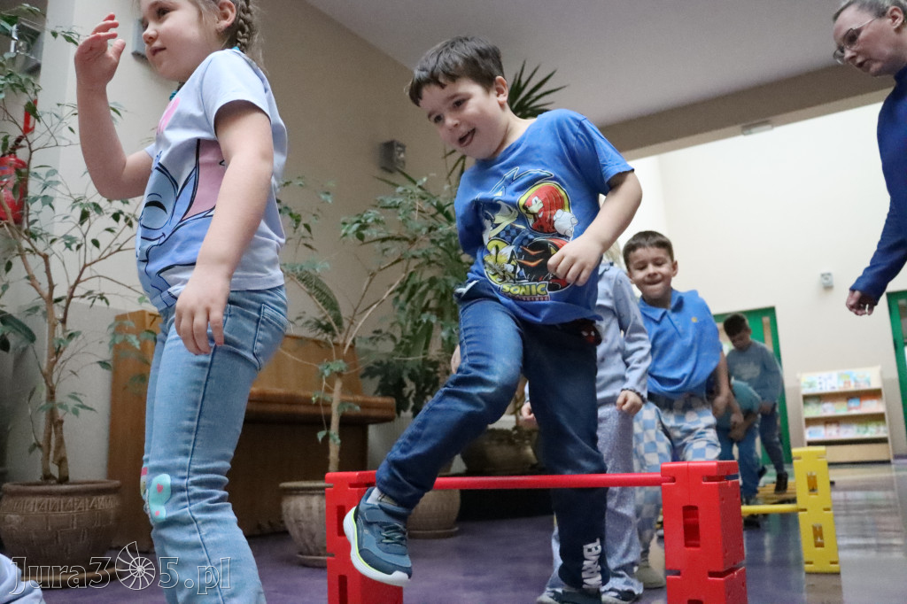 Fotorelacja: NIEBIESKIE IGRZYSKA w Przedszkolu Integracyjnym nr 3 w Zawierciu