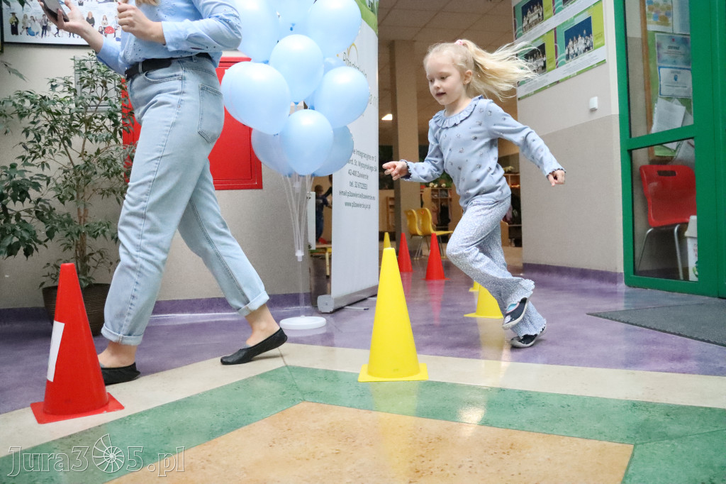 Fotorelacja: NIEBIESKIE IGRZYSKA w Przedszkolu Integracyjnym nr 3 w Zawierciu