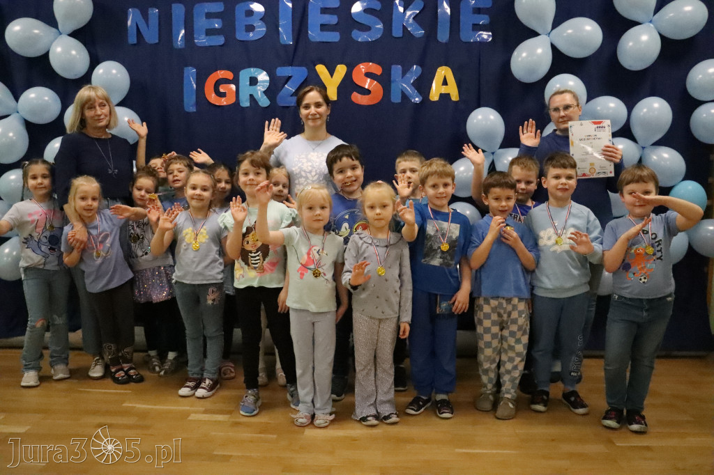 Fotorelacja: NIEBIESKIE IGRZYSKA w Przedszkolu Integracyjnym nr 3 w Zawierciu