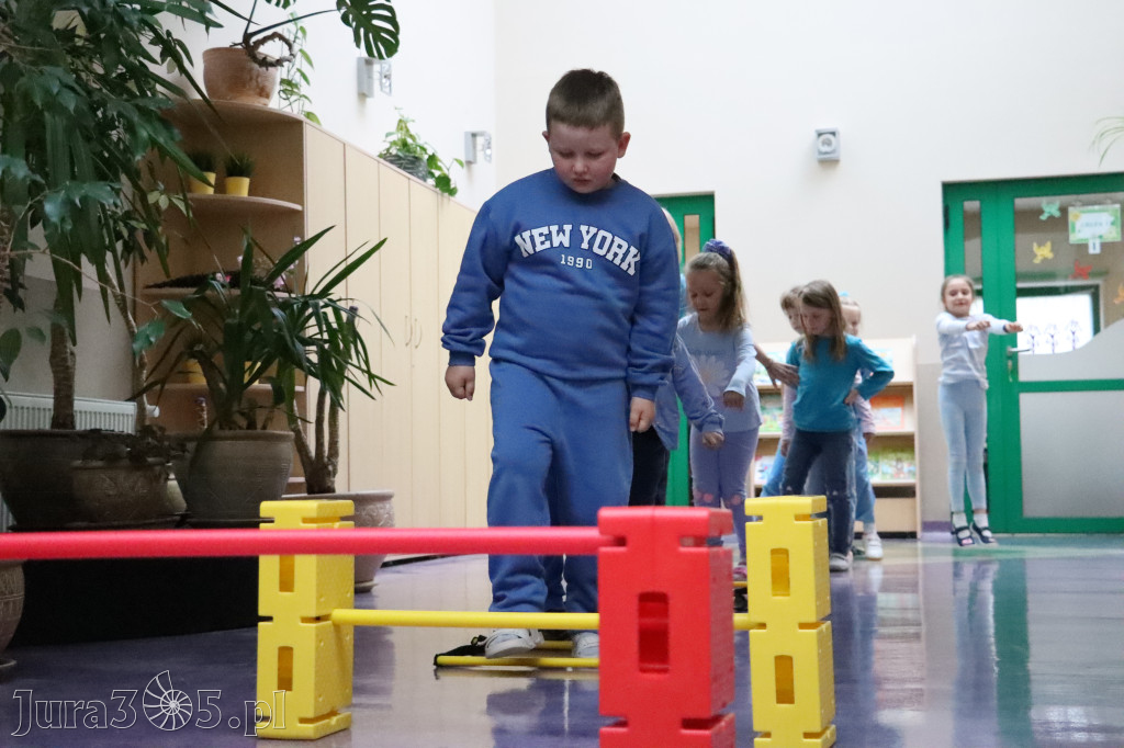 Fotorelacja: NIEBIESKIE IGRZYSKA w Przedszkolu Integracyjnym nr 3 w Zawierciu