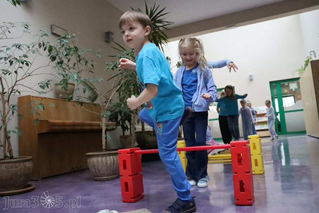 Fotorelacja: NIEBIESKIE IGRZYSKA w Przedszkolu Integracyjnym nr 3 w Zawierciu