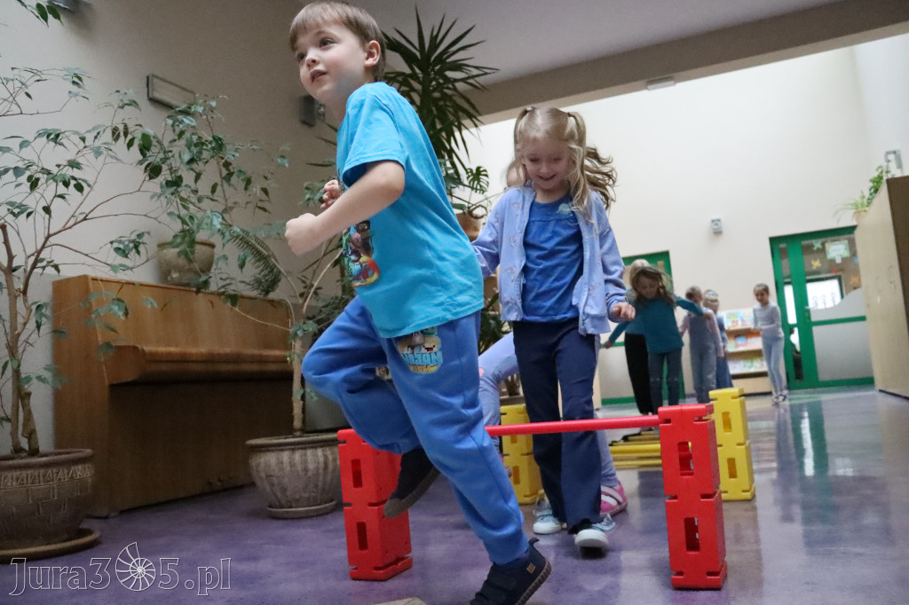Fotorelacja: NIEBIESKIE IGRZYSKA w Przedszkolu Integracyjnym nr 3 w Zawierciu