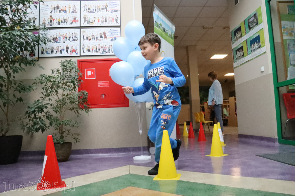 Fotorelacja: NIEBIESKIE IGRZYSKA w Przedszkolu Integracyjnym nr 3 w Zawierciu