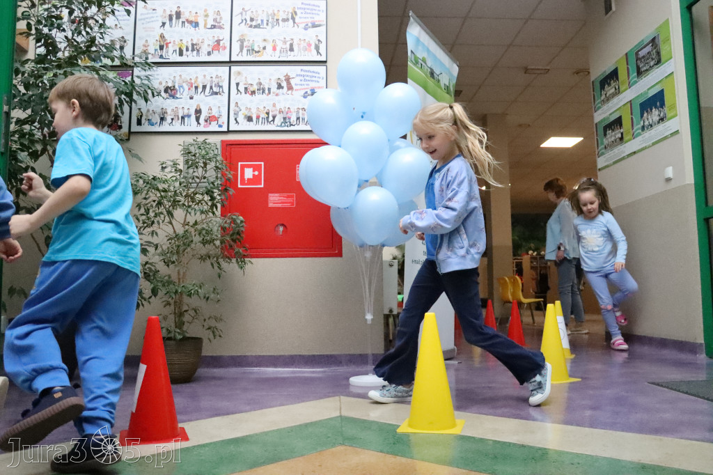 Fotorelacja: NIEBIESKIE IGRZYSKA w Przedszkolu Integracyjnym nr 3 w Zawierciu