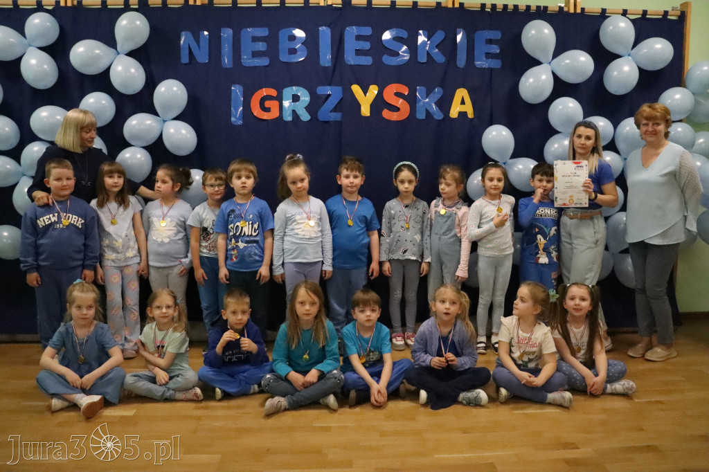 Fotorelacja: NIEBIESKIE IGRZYSKA w Przedszkolu Integracyjnym nr 3 w Zawierciu