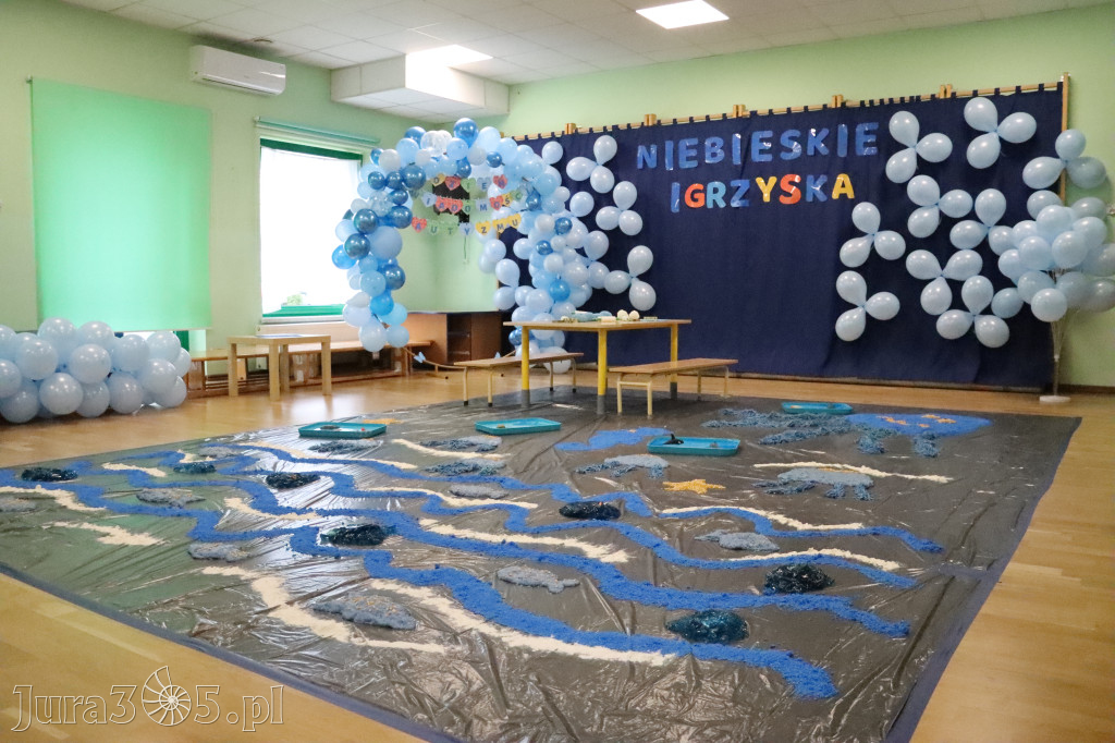 Fotorelacja: SENSOPLASTYKA NA NIEBIESKO w Przedszkolu Integracyjnym nr 3 w Zawierciu