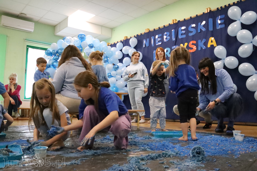 Fotorelacja: SENSOPLASTYKA NA NIEBIESKO w Przedszkolu Integracyjnym nr 3 w Zawierciu