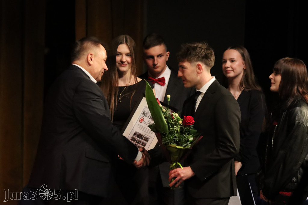 Fotorelacja I: Zakończenie roku szkolnego klas maturalnych I LO w Zawierciu