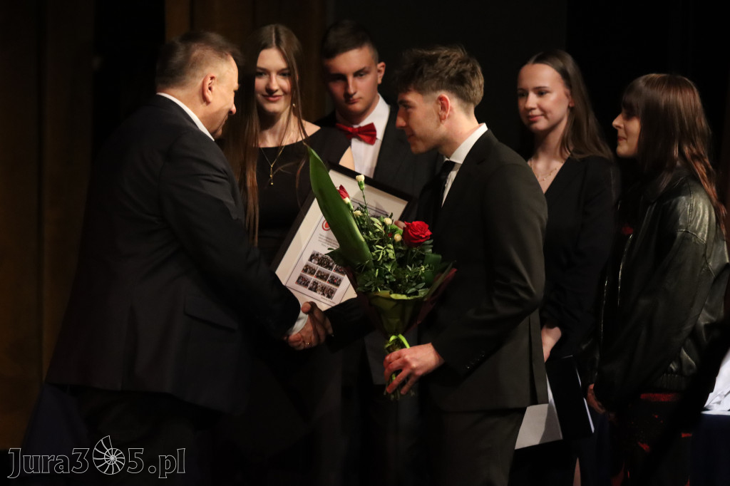 Fotorelacja I: Zakończenie roku szkolnego klas maturalnych I LO w Zawierciu
