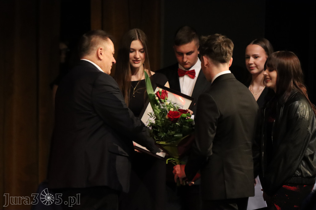 Fotorelacja I: Zakończenie roku szkolnego klas maturalnych I LO w Zawierciu
