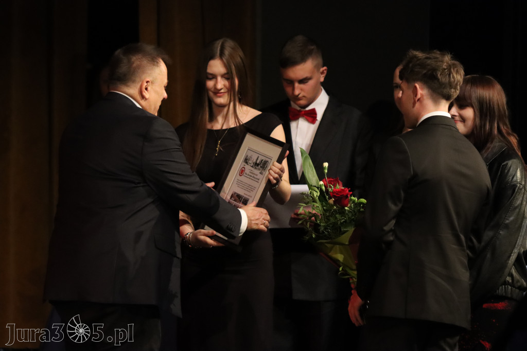 Fotorelacja I: Zakończenie roku szkolnego klas maturalnych I LO w Zawierciu