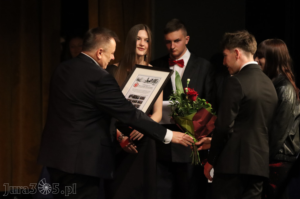 Fotorelacja I: Zakończenie roku szkolnego klas maturalnych I LO w Zawierciu
