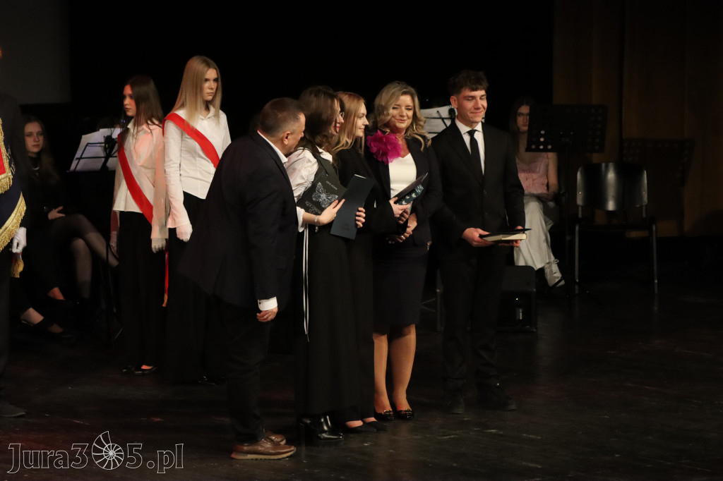 Fotorelacja I: Zakończenie roku szkolnego klas maturalnych I LO w Zawierciu