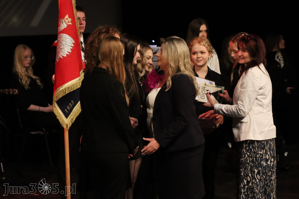 Fotorelacja I: Zakończenie roku szkolnego klas maturalnych I LO w Zawierciu