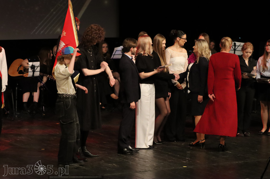 Fotorelacja I: Zakończenie roku szkolnego klas maturalnych I LO w Zawierciu