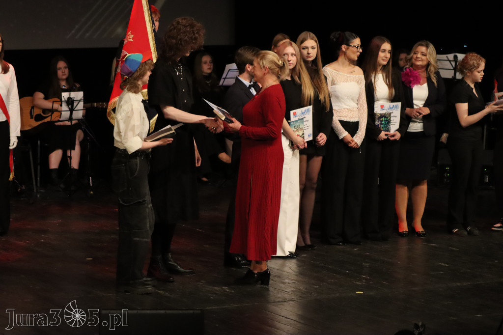 Fotorelacja I: Zakończenie roku szkolnego klas maturalnych I LO w Zawierciu