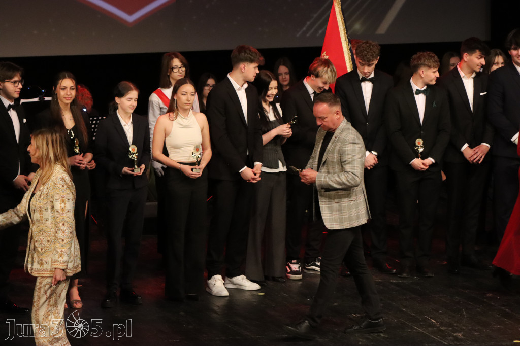 Fotorelacja II: Zakończenie roku szkolnego klas maturalnych I LO w Zawierciu