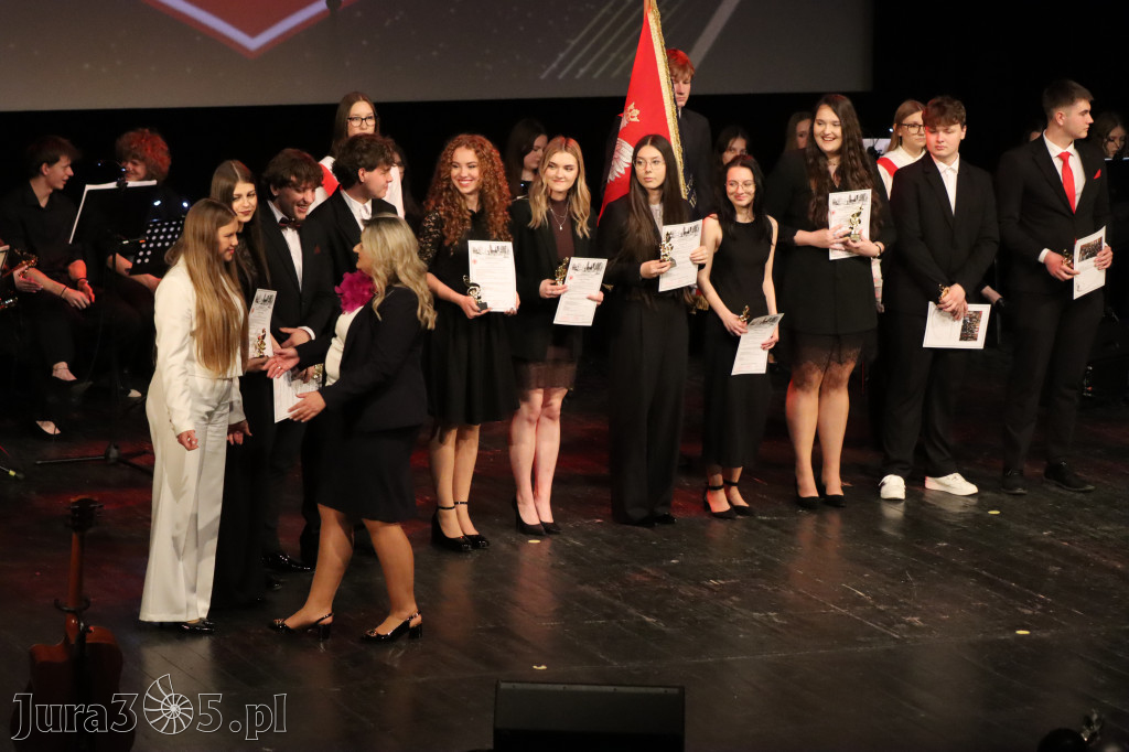Fotorelacja II: Zakończenie roku szkolnego klas maturalnych I LO w Zawierciu