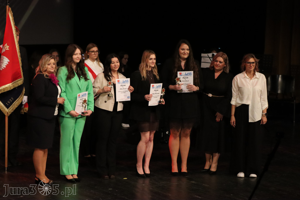 Fotorelacja II: Zakończenie roku szkolnego klas maturalnych I LO w Zawierciu