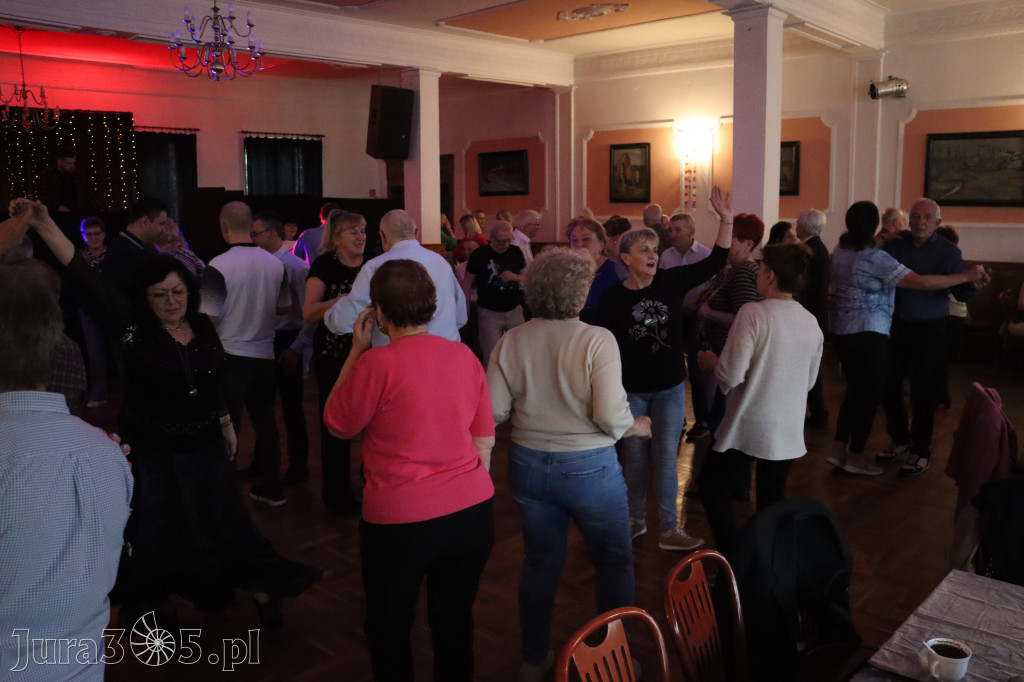 Fotorelacja: Wiosenna Potańcówka z DJ-em w Pałacyku nad Wartą w Zawierciu