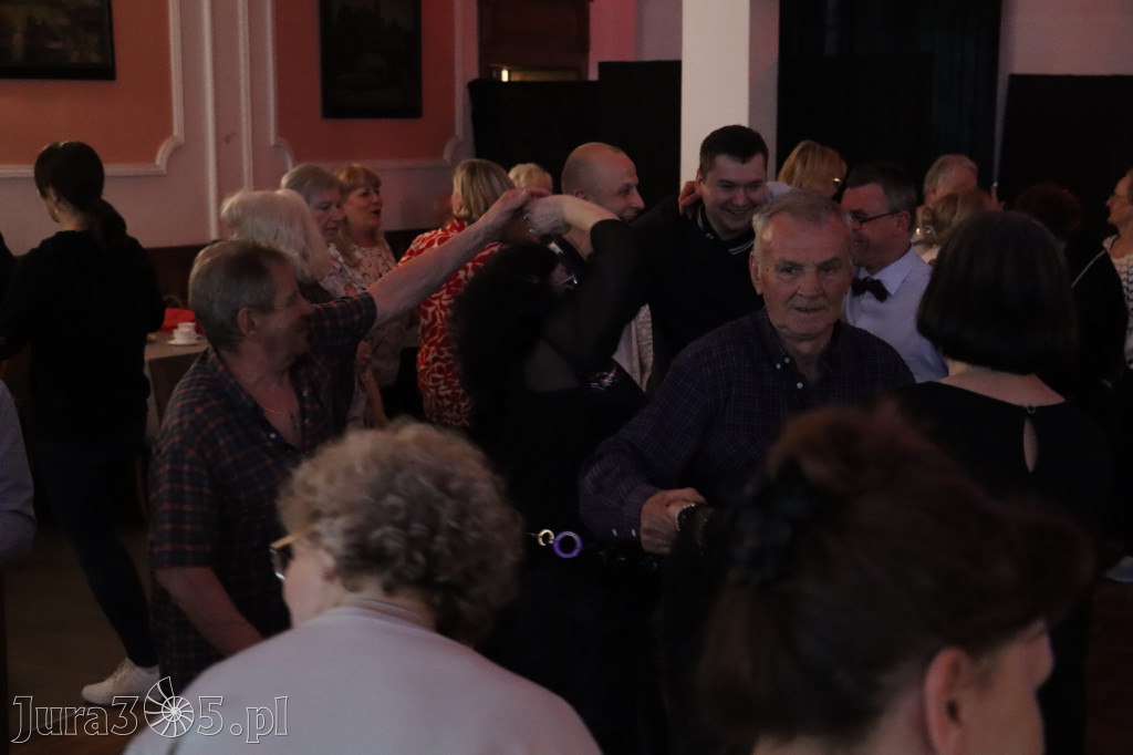 Fotorelacja: Wiosenna Potańcówka z DJ-em w Pałacyku nad Wartą w Zawierciu