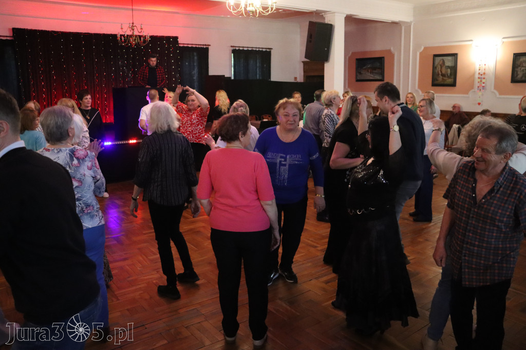 Fotorelacja: Wiosenna Potańcówka z DJ-em w Pałacyku nad Wartą w Zawierciu