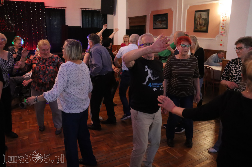 Fotorelacja: Wiosenna Potańcówka z DJ-em w Pałacyku nad Wartą w Zawierciu