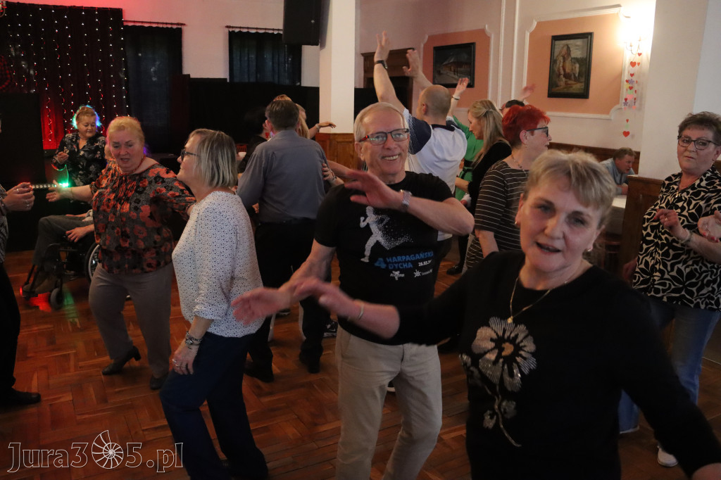 Fotorelacja: Wiosenna Potańcówka z DJ-em w Pałacyku nad Wartą w Zawierciu