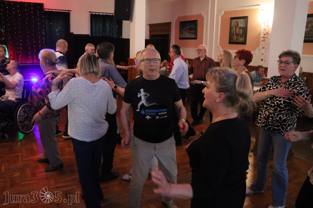Fotorelacja: Wiosenna Potańcówka z DJ-em w Pałacyku nad Wartą w Zawierciu
