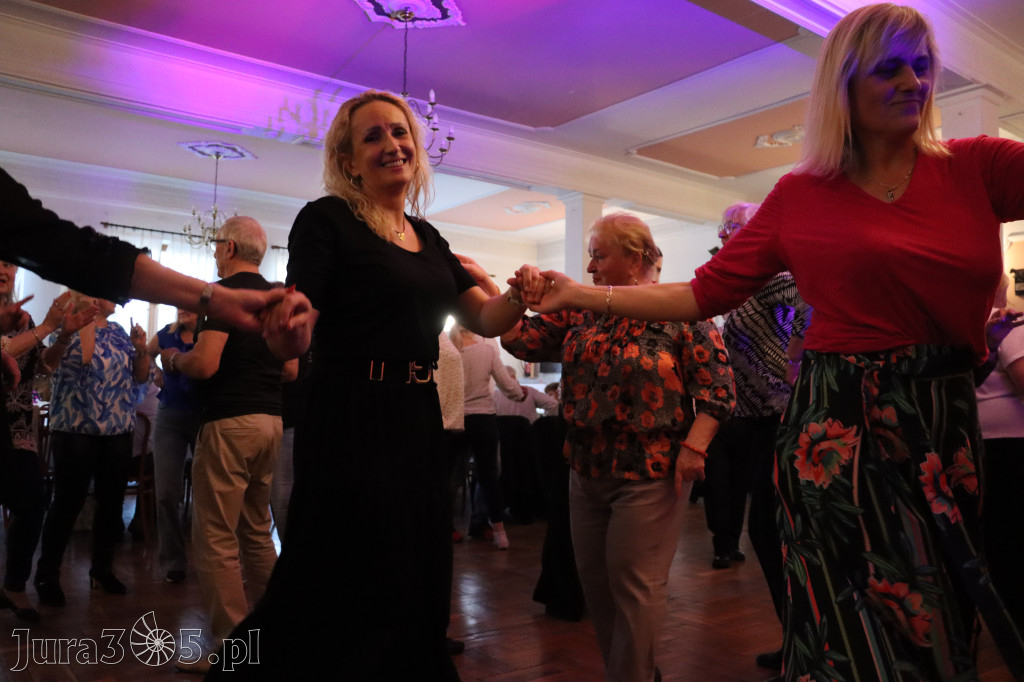Fotorelacja: Wiosenna Potańcówka z DJ-em w Pałacyku nad Wartą w Zawierciu