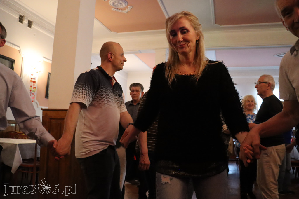 Fotorelacja: Wiosenna Potańcówka z DJ-em w Pałacyku nad Wartą w Zawierciu