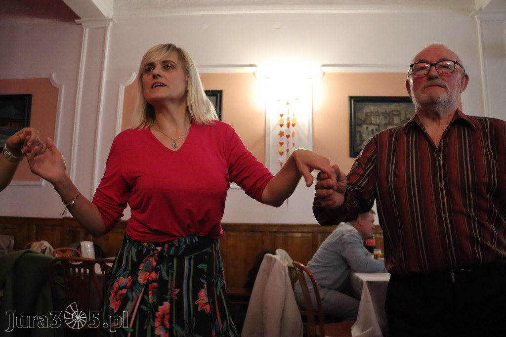 Fotorelacja: Wiosenna Potańcówka z DJ-em w Pałacyku nad Wartą w Zawierciu