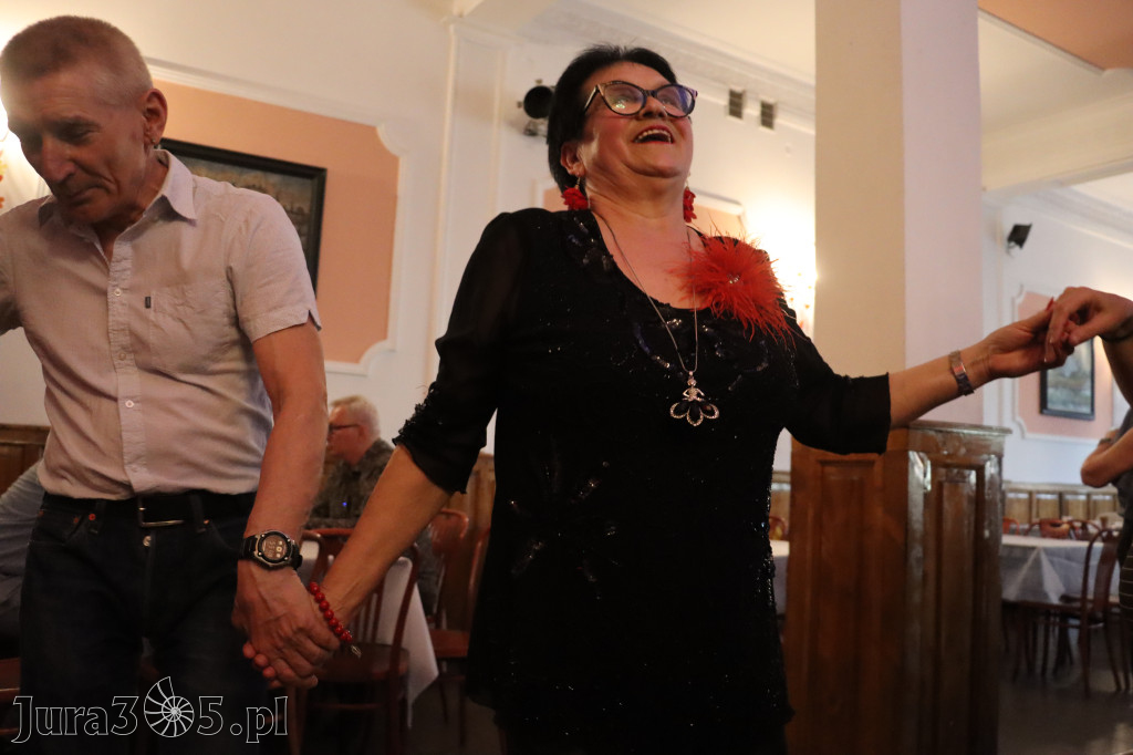 Fotorelacja: Wiosenna Potańcówka z DJ-em w Pałacyku nad Wartą w Zawierciu