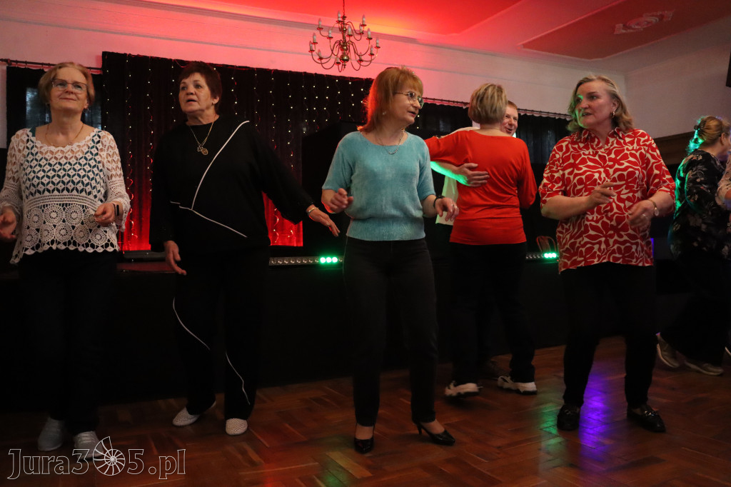 Fotorelacja: Wiosenna Potańcówka z DJ-em w Pałacyku nad Wartą w Zawierciu