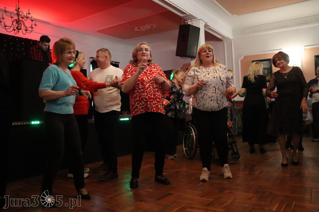 Fotorelacja: Wiosenna Potańcówka z DJ-em w Pałacyku nad Wartą w Zawierciu