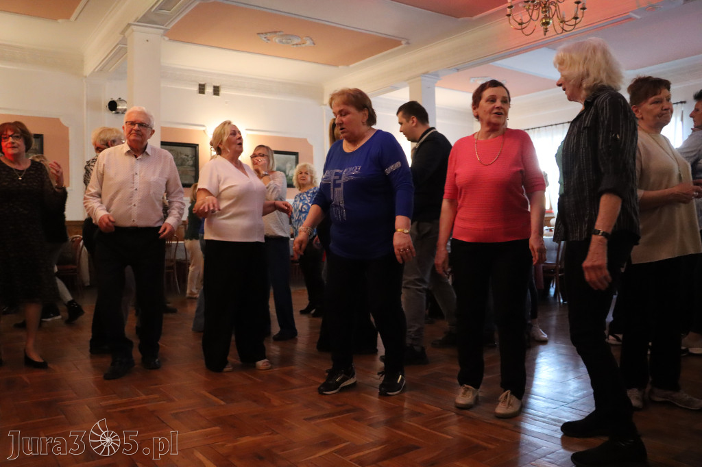 Fotorelacja: Wiosenna Potańcówka z DJ-em w Pałacyku nad Wartą w Zawierciu
