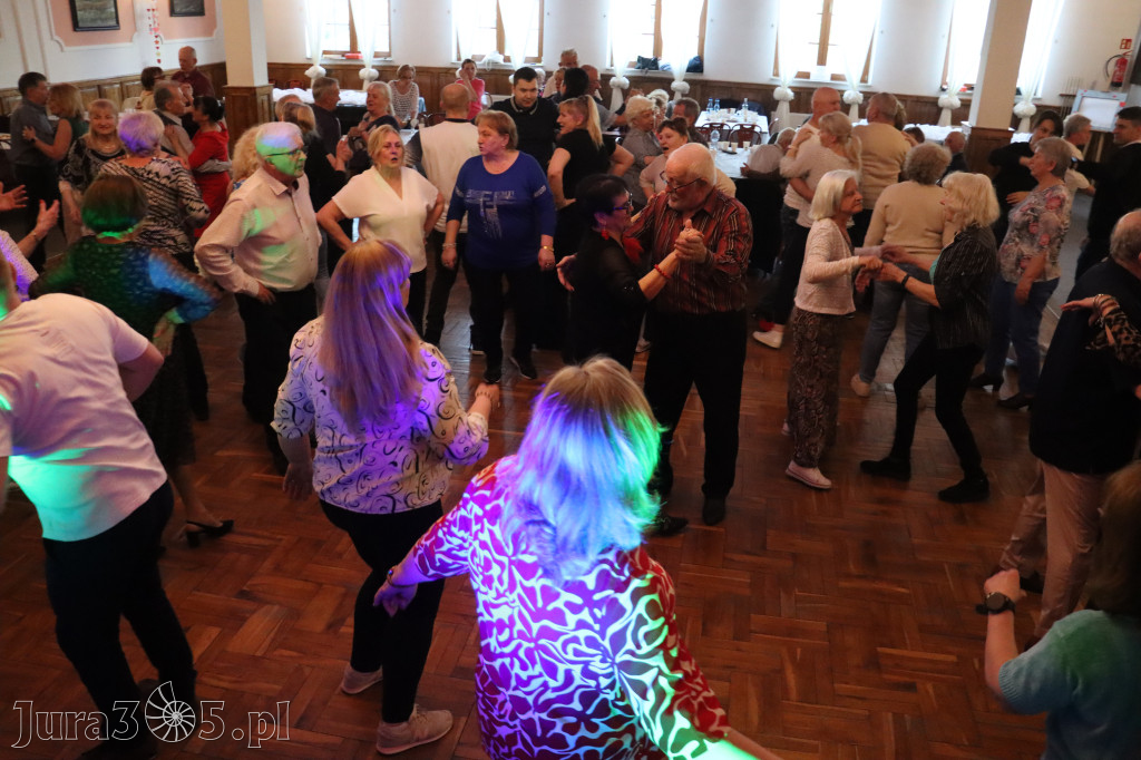 Fotorelacja: Wiosenna Potańcówka z DJ-em w Pałacyku nad Wartą w Zawierciu