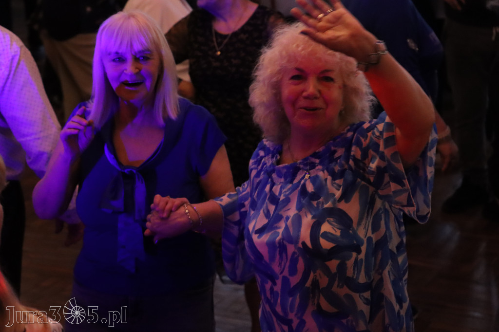 Fotorelacja: Wiosenna Potańcówka z DJ-em w Pałacyku nad Wartą w Zawierciu