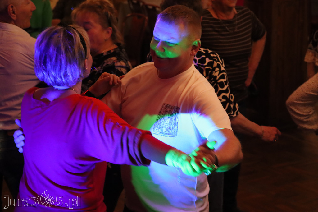 Fotorelacja: Wiosenna Potańcówka z DJ-em w Pałacyku nad Wartą w Zawierciu