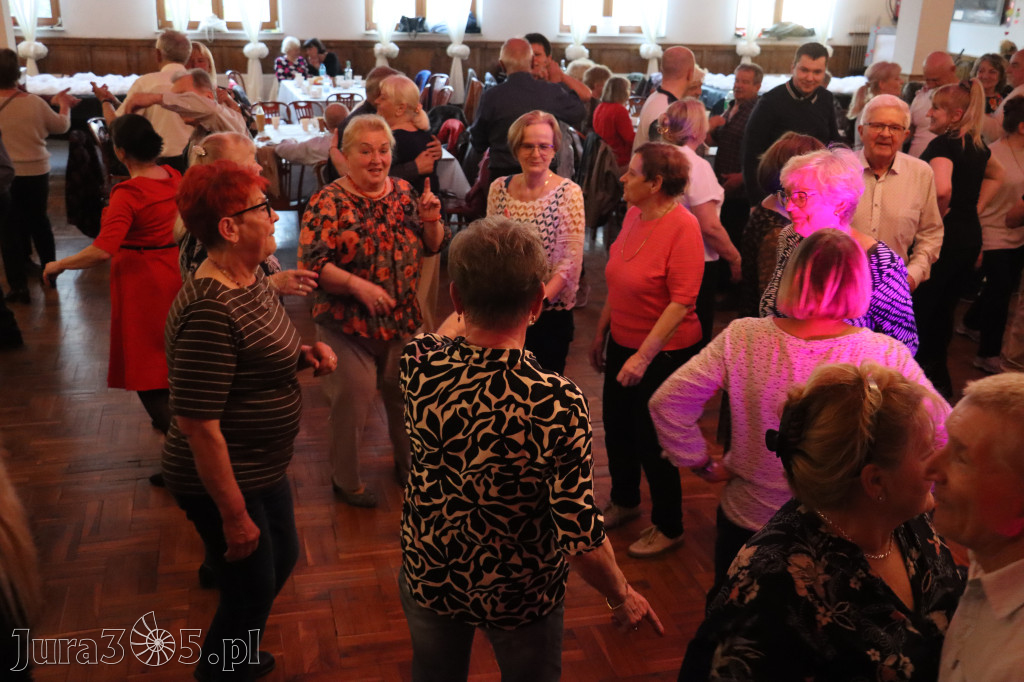 Fotorelacja: Wiosenna Potańcówka z DJ-em w Pałacyku nad Wartą w Zawierciu