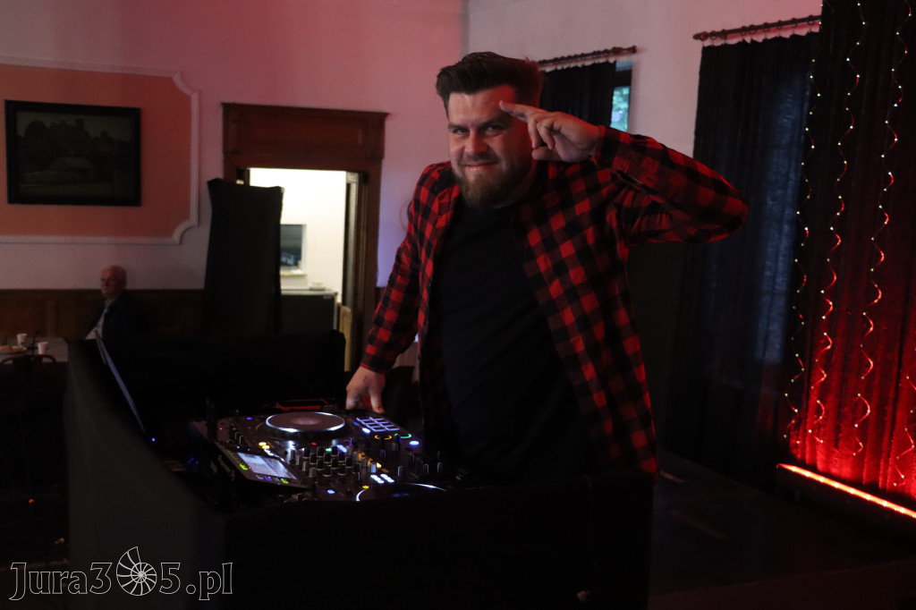 Fotorelacja: Wiosenna Potańcówka z DJ-em w Pałacyku nad Wartą w Zawierciu