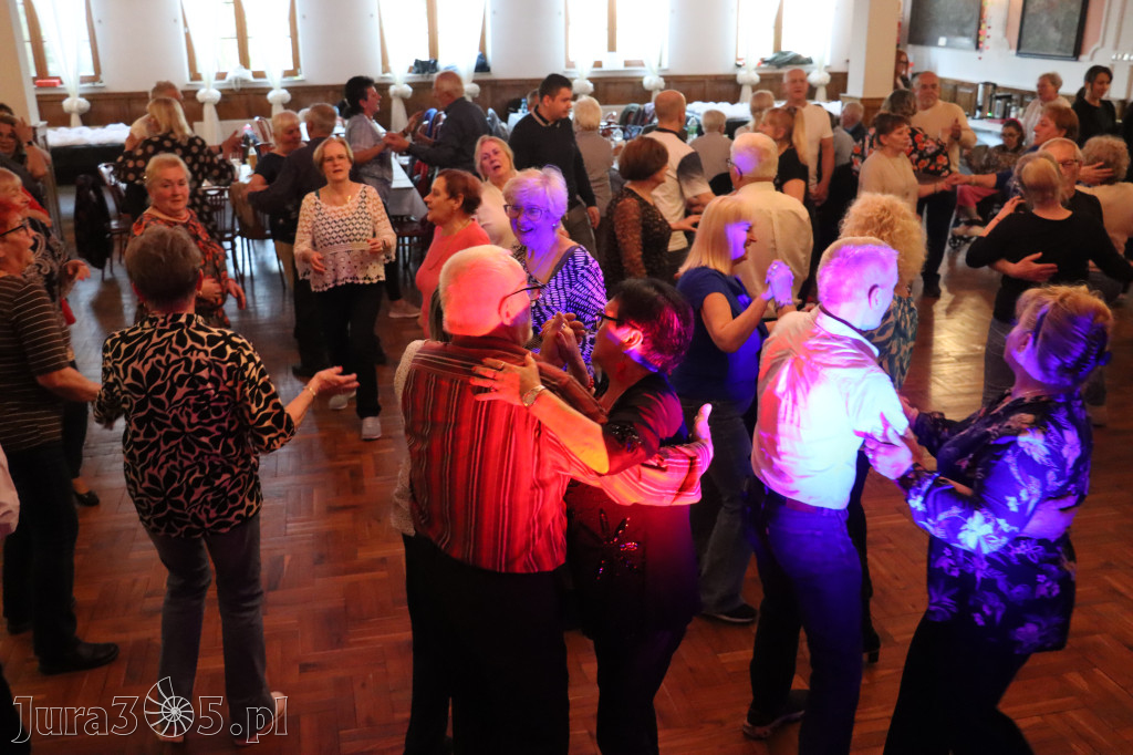 Fotorelacja: Wiosenna Potańcówka z DJ-em w Pałacyku nad Wartą w Zawierciu