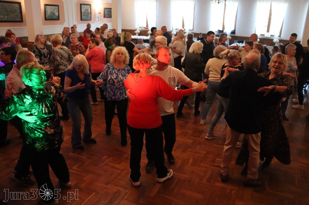 Fotorelacja: Wiosenna Potańcówka z DJ-em w Pałacyku nad Wartą w Zawierciu